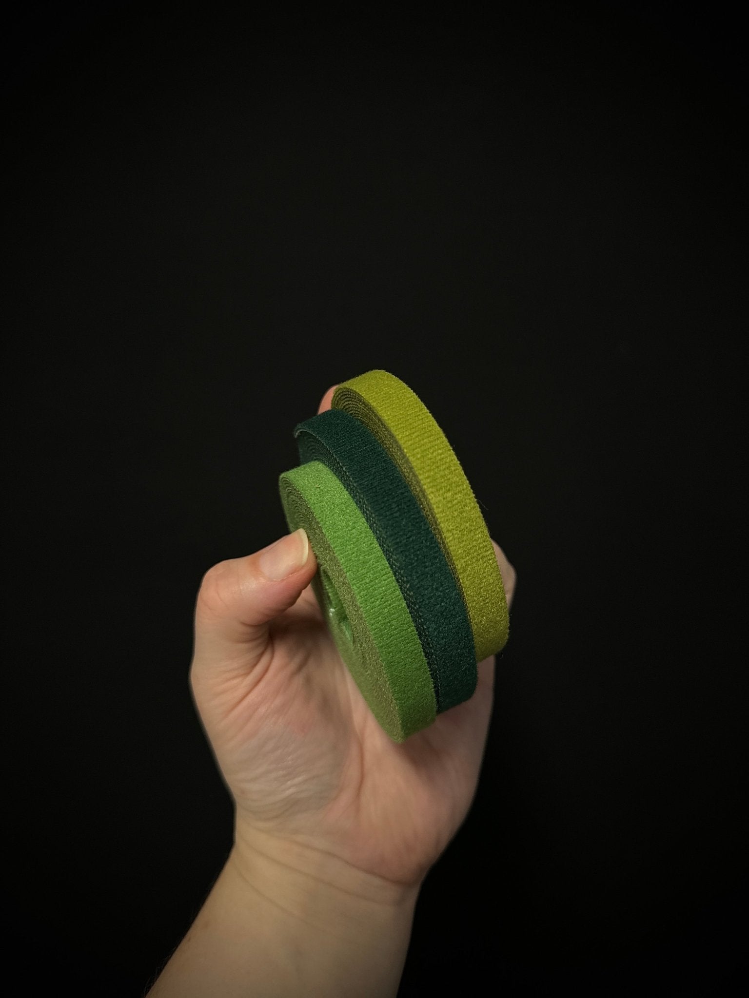 Dark green Velcro plant tie by SMUKHI, 5m climbing support support for securing and guiding garden plants.