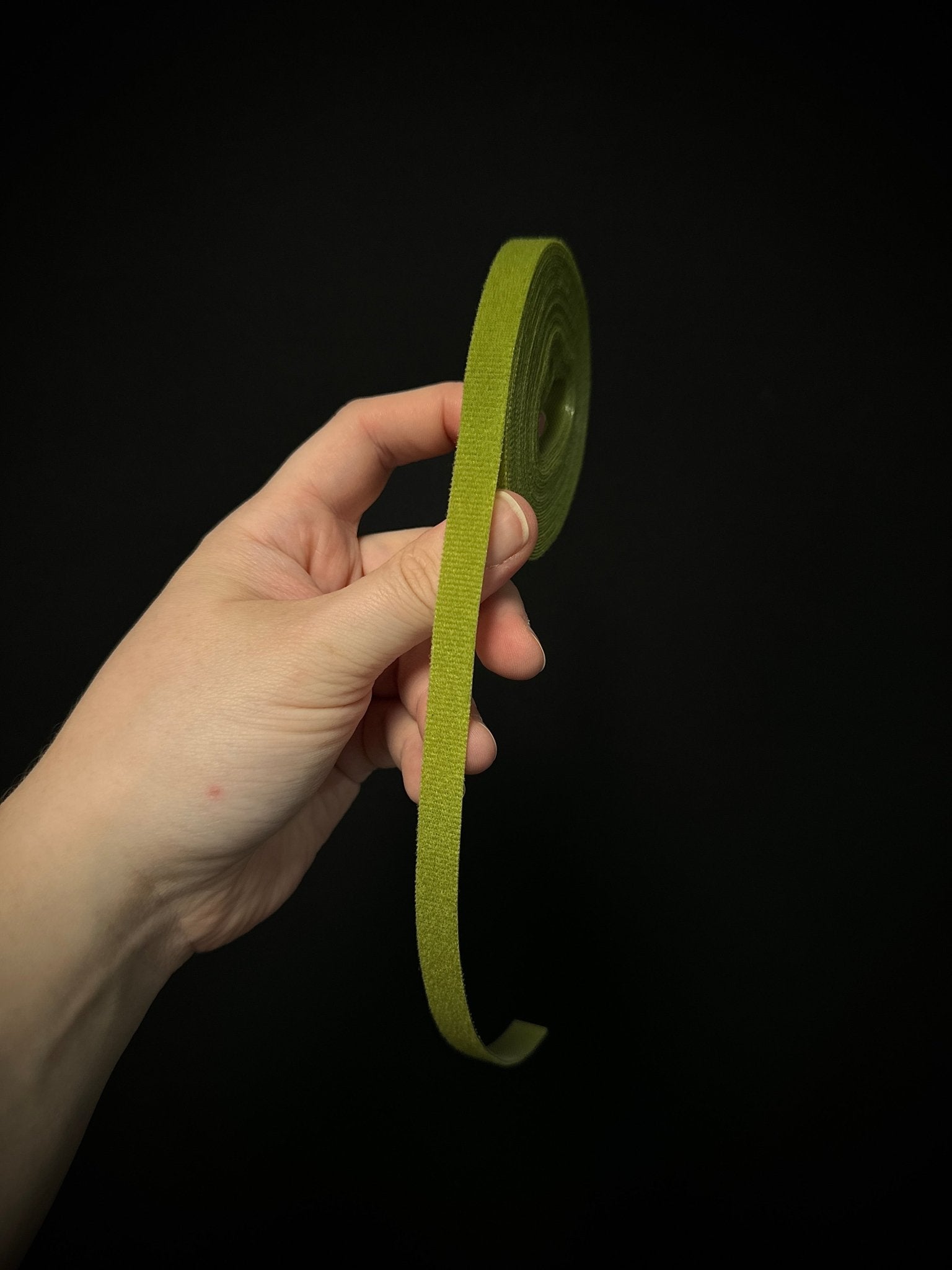 Dark green Velcro plant tie from SMUKHI, 5m climbing support strap for securing and supporting garden plants.
