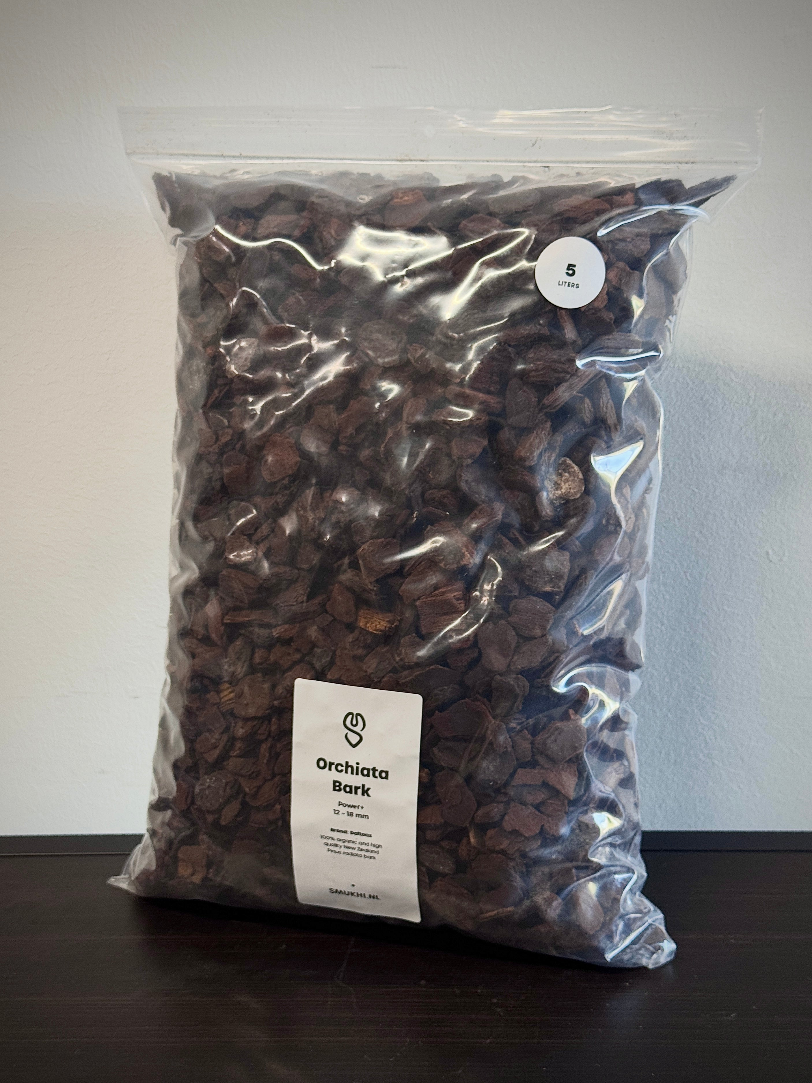 Daltons Orchiata Bark substrate in a bag, showing natural pine bark pieces for orchids and epiphyte plants.