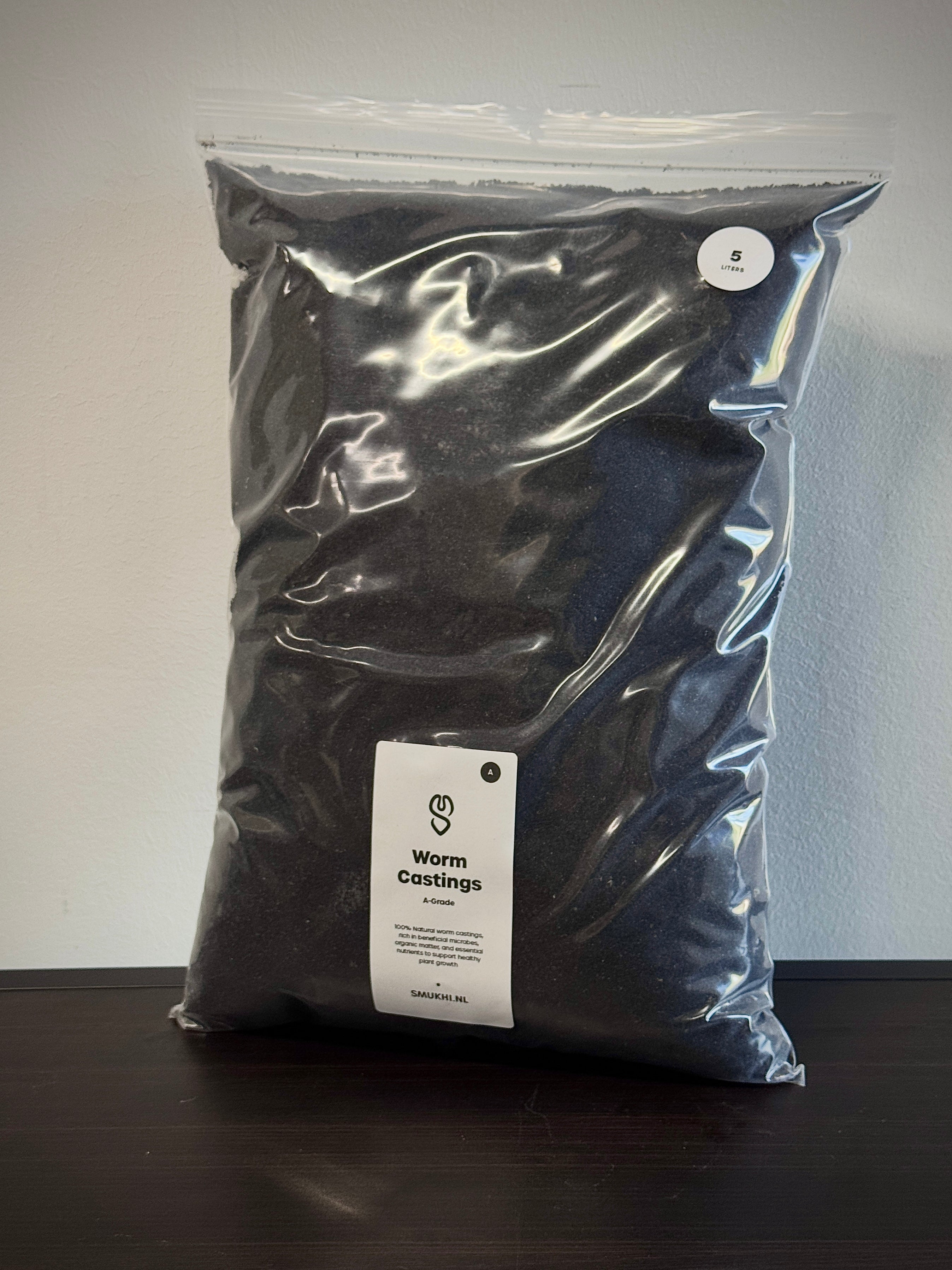 SMUKHI worm castings substrate, organic compost and rich soil amendment for gardening and plant growth.